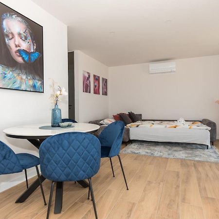 Luxury Adria Sea & City View Apartment Макарська Екстер'єр фото