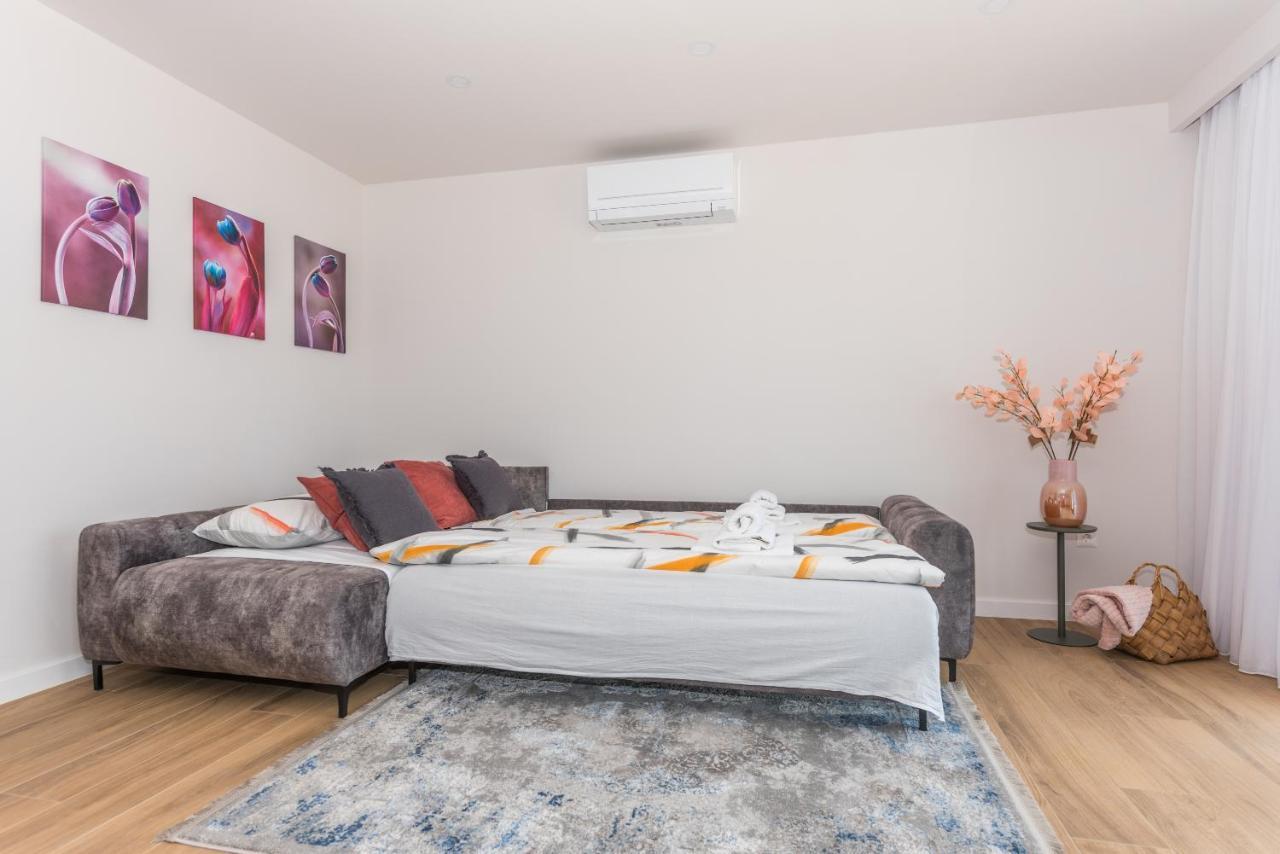 Luxury Adria Sea & City View Apartment Макарська Екстер'єр фото