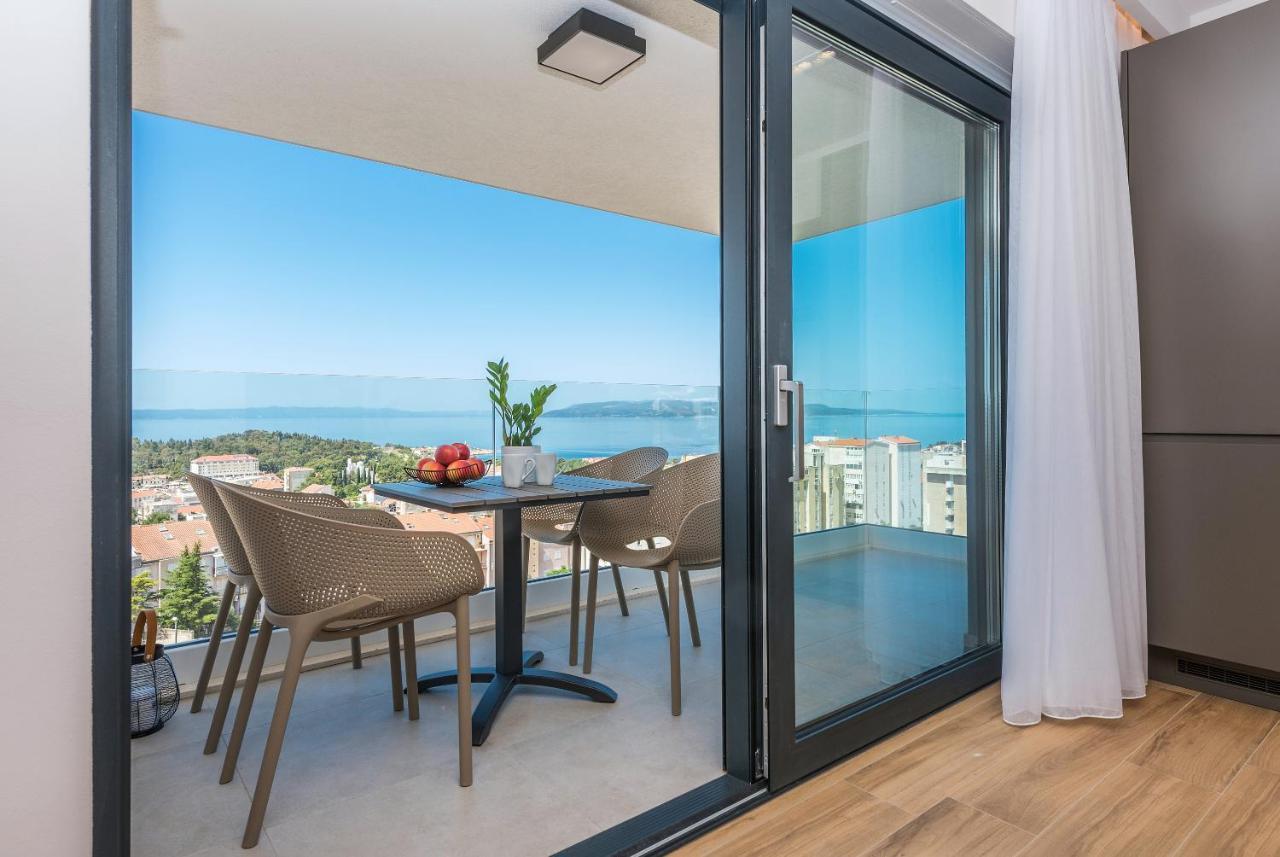 Luxury Adria Sea & City View Apartment Макарська Екстер'єр фото